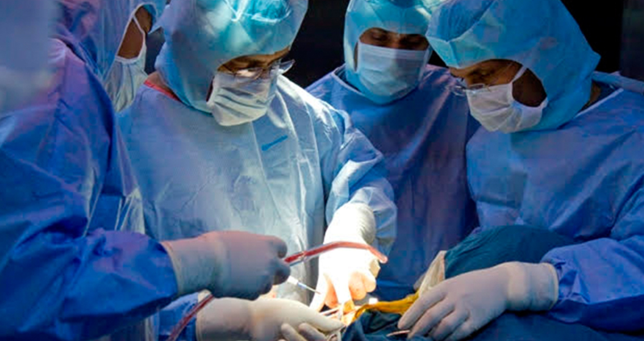 GI surgeon performing laparoscopic procedure in Ayapakkam