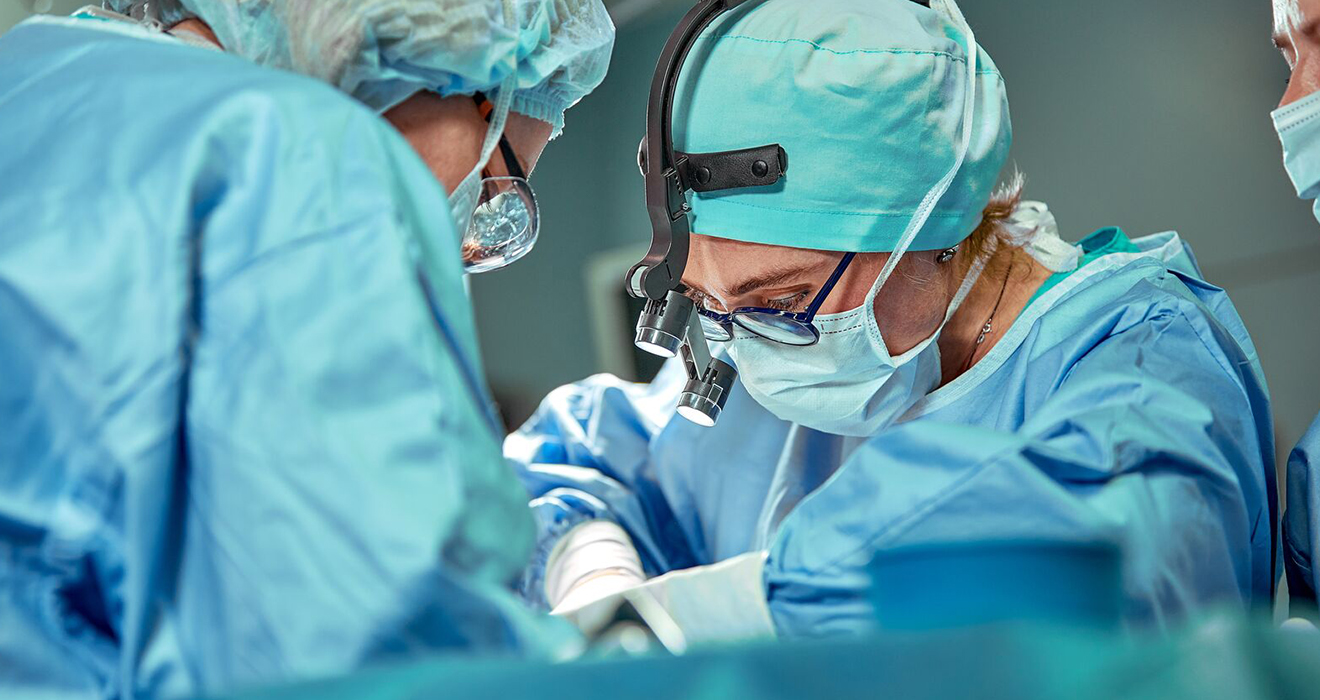 GI surgeon performing laparoscopic procedure in Ayapakkam