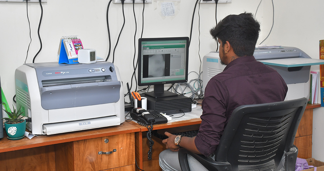 Heart specialist consulting patient at Sri Ambal Health Care in Ayapakkam